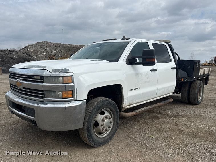 2015 Chevrolet Silverado Equipment Image0