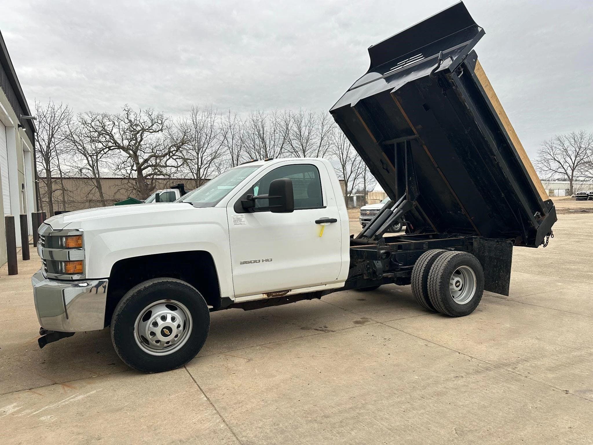 2015 Chevrolet 3500HD Equipment Image0