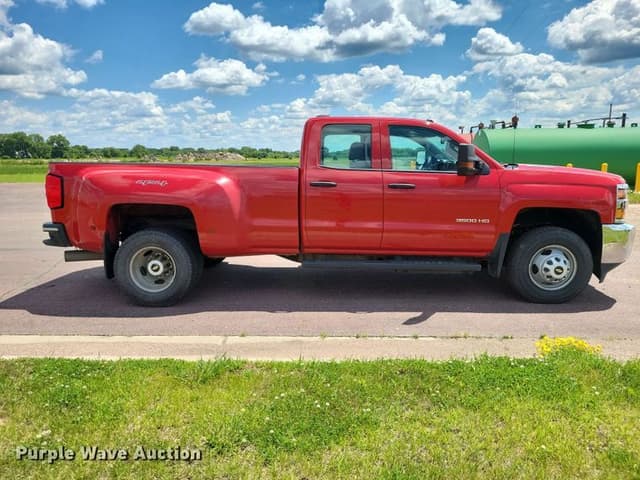 Image of Chevrolet 3500HD equipment image 3