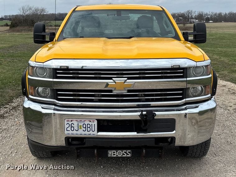2015 Chevrolet 3500HD Equipment Image0