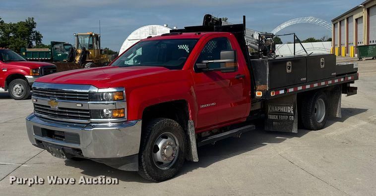 2015 Chevrolet 3500HD Equipment Image0
