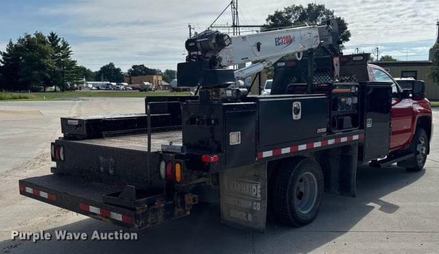 Image of Chevrolet 3500HD equipment image 4