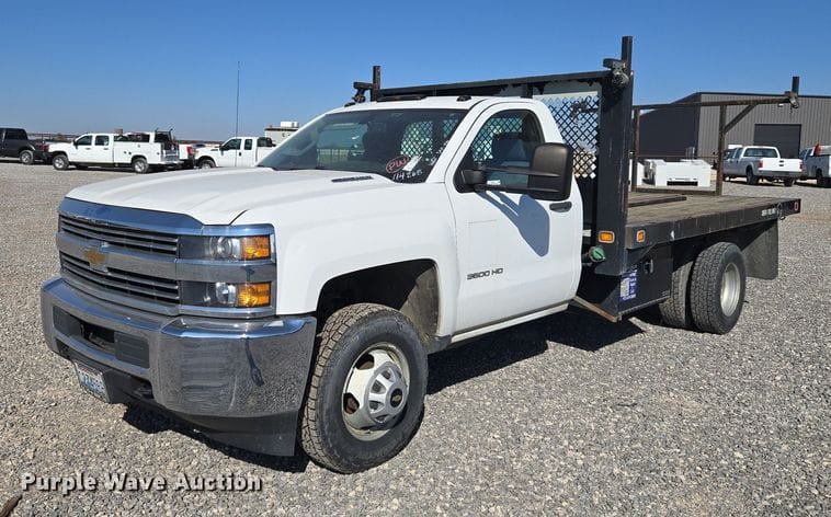 2015 Chevrolet 3500HD Equipment Image0