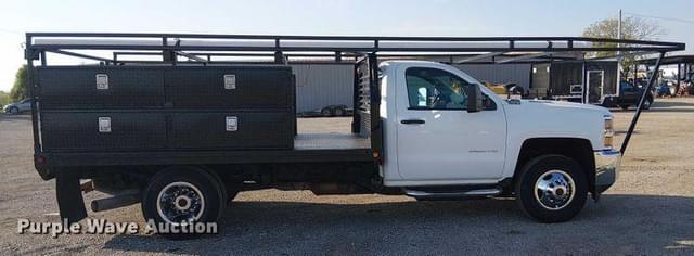 Image of Chevrolet 3500HD equipment image 3