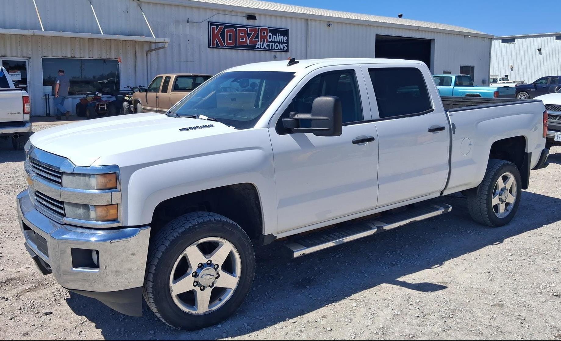 2015 Chevrolet 3500HD Equipment Image0