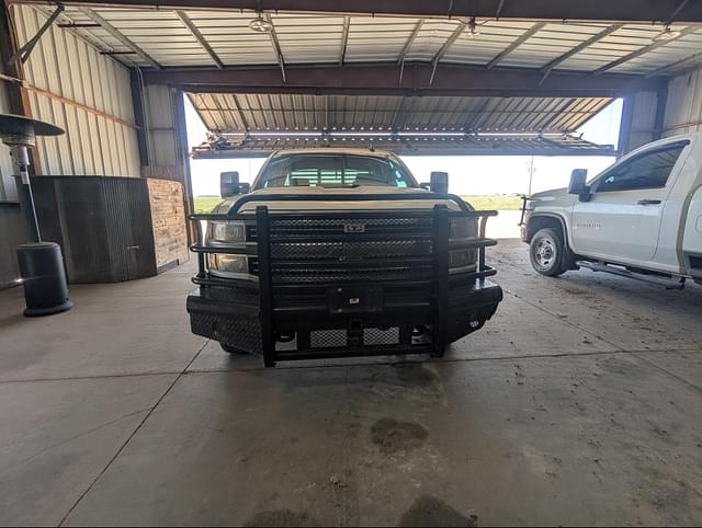 Image of Chevrolet 3500HD equipment image 2