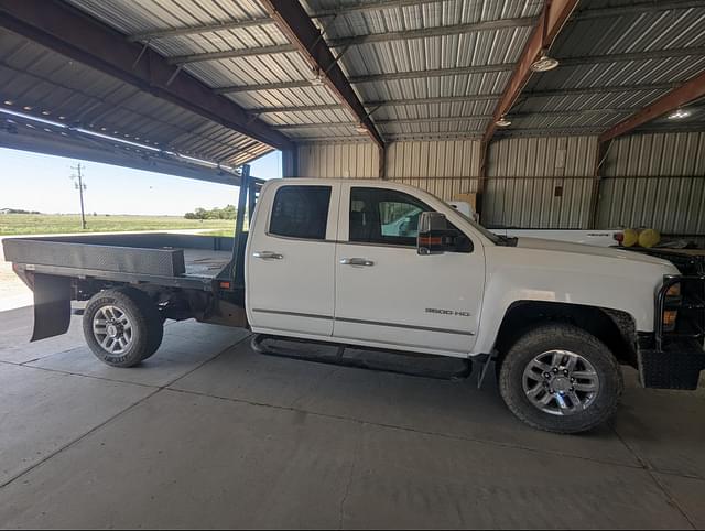 Image of Chevrolet 3500HD equipment image 4