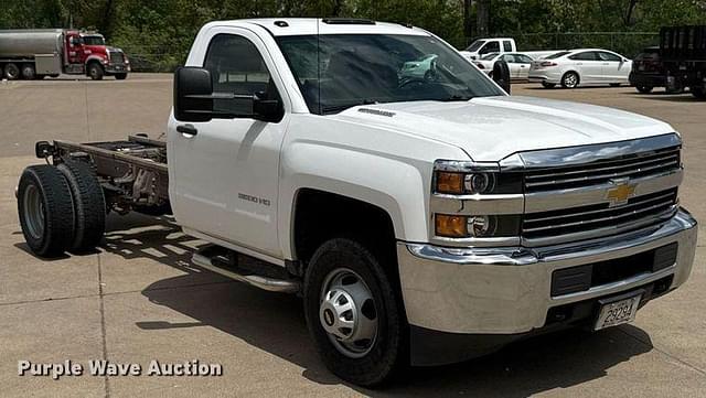 Image of Chevrolet 3500HD equipment image 2