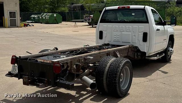 Image of Chevrolet 3500HD equipment image 4