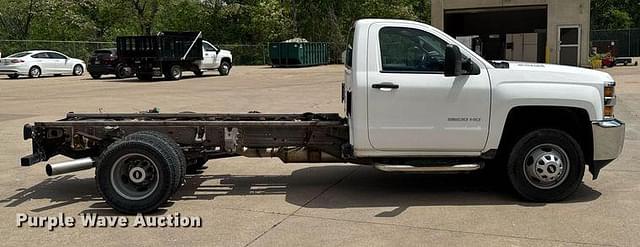 Image of Chevrolet 3500HD equipment image 3