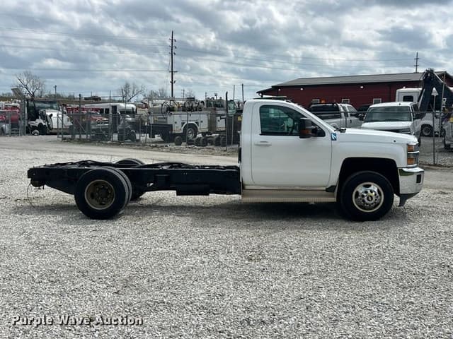 Image of Chevrolet 3500HD equipment image 3