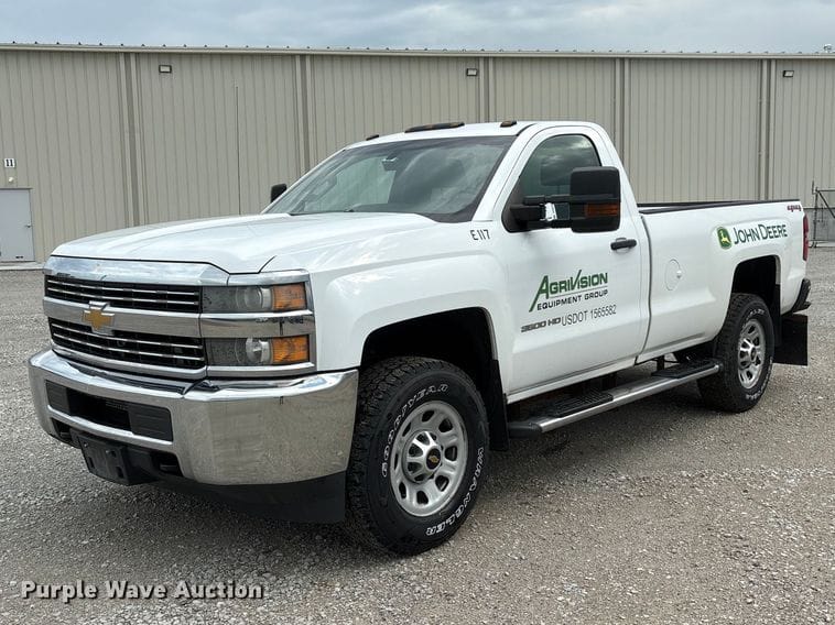 2015 Chevrolet Silverado Equipment Image0