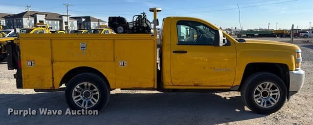 Image of Chevrolet 3500HD equipment image 3
