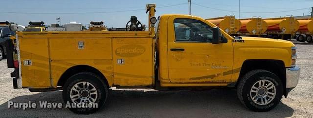 Image of Chevrolet 3500HD equipment image 3