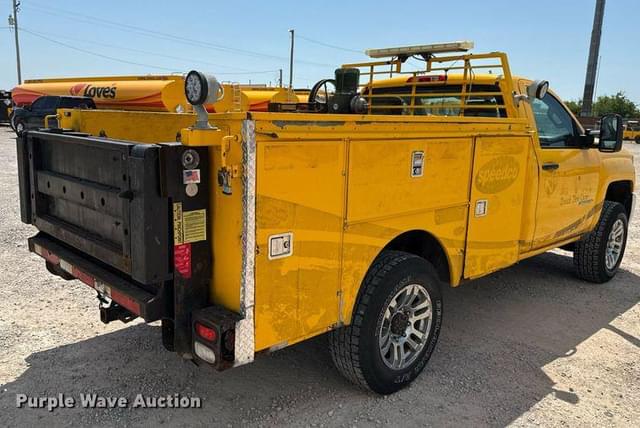 Image of Chevrolet 3500HD equipment image 4