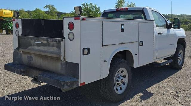 Image of Chevrolet 3500HD equipment image 4