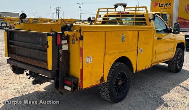 Image of Chevrolet 3500HD equipment image 4