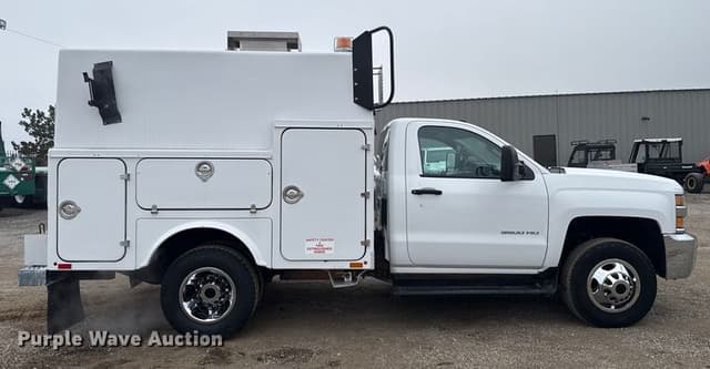 Image of Chevrolet 3500HD equipment image 3