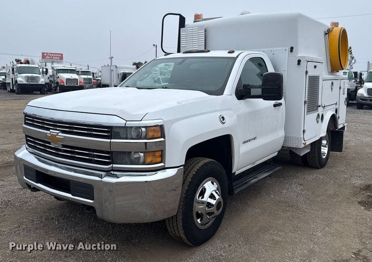 2015 Chevrolet 3500HD Equipment Image0
