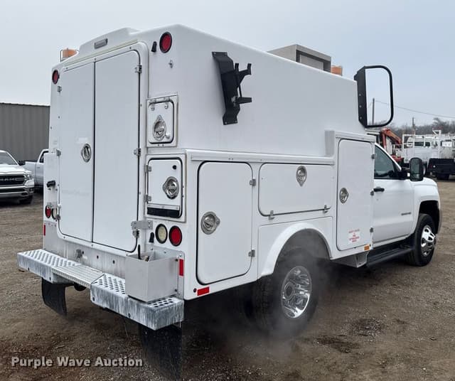 Image of Chevrolet 3500HD equipment image 4