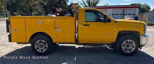 Image of Chevrolet 3500HD equipment image 3