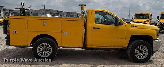 Image of Chevrolet 3500HD equipment image 3