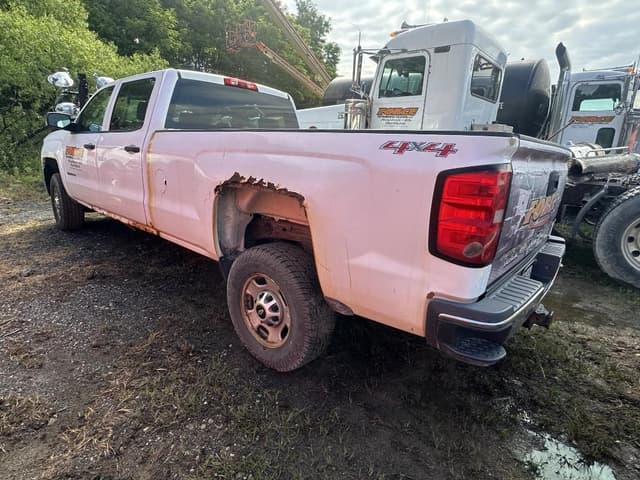 Image of Chevrolet 2500HD equipment image 3