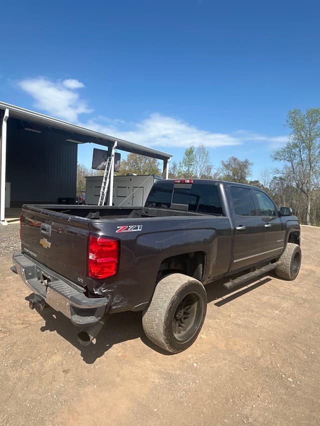 Image of Chevrolet 2500HD equipment image 3