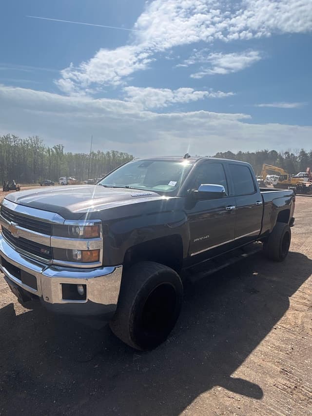 Image of Chevrolet 2500HD equipment image 1