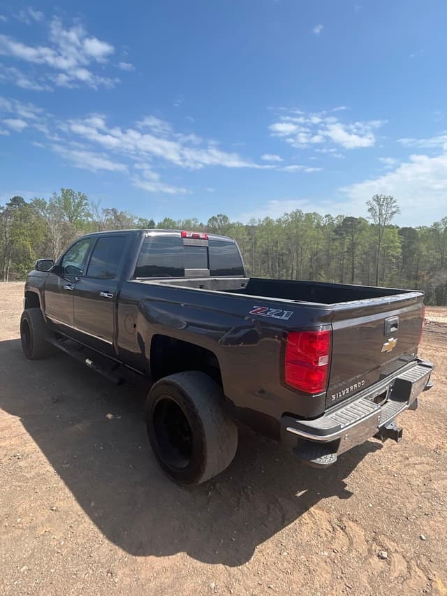 Image of Chevrolet 2500HD equipment image 2