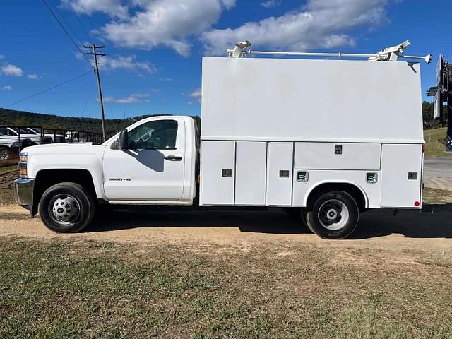 Image of Chevrolet Silverado equipment image 1