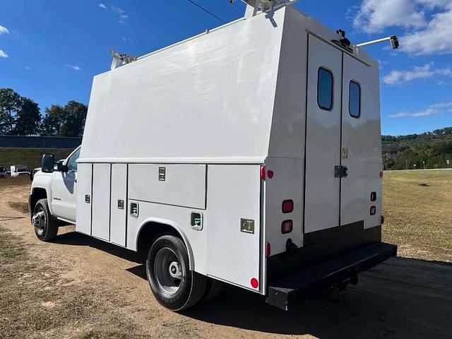 Image of Chevrolet Silverado equipment image 2