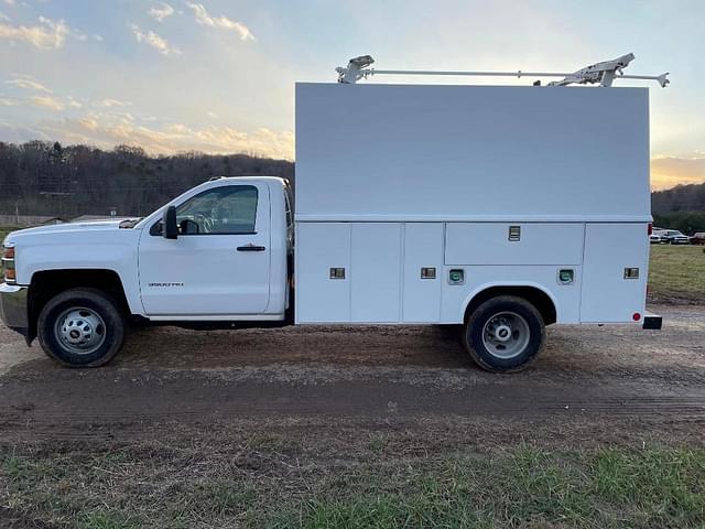 Image of Chevrolet Silverado equipment image 1