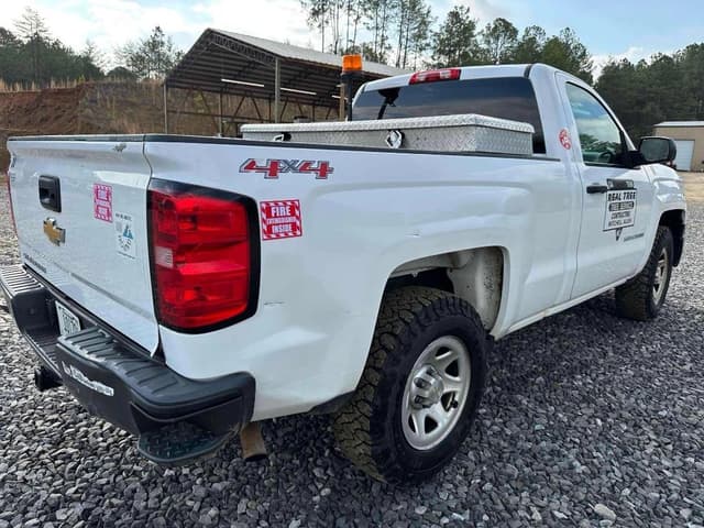 Image of Chevrolet Silverado equipment image 4