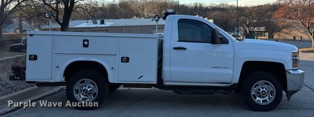 Image of Chevrolet Silverado equipment image 3