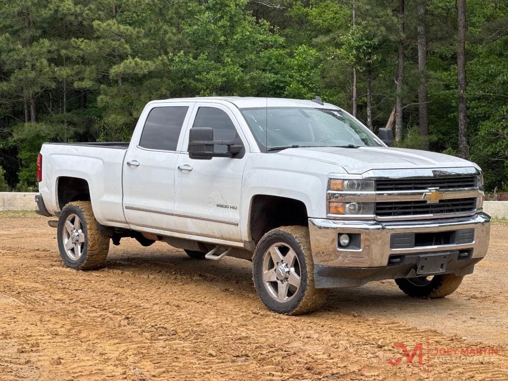 2015 Chevrolet 2500HD Equipment Image0