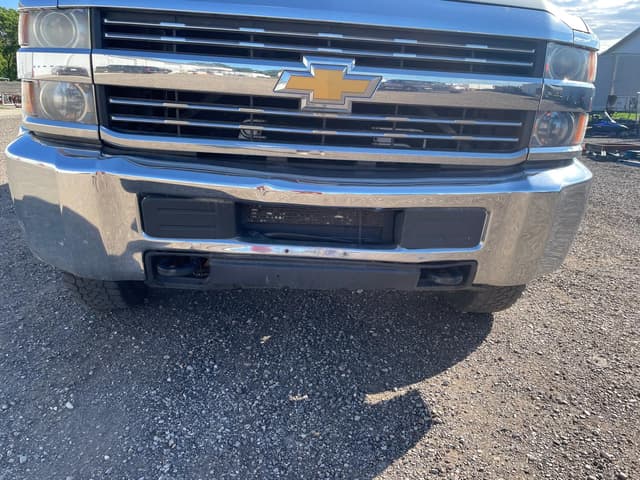 Image of Chevrolet 2500HD equipment image 2