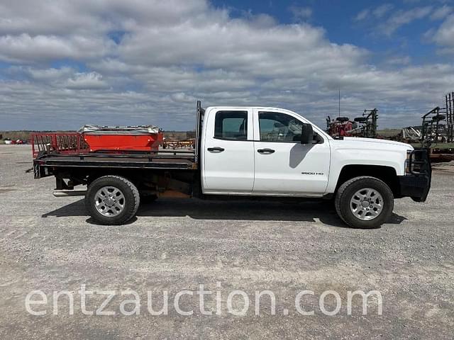 Image of Chevrolet 2500 equipment image 3
