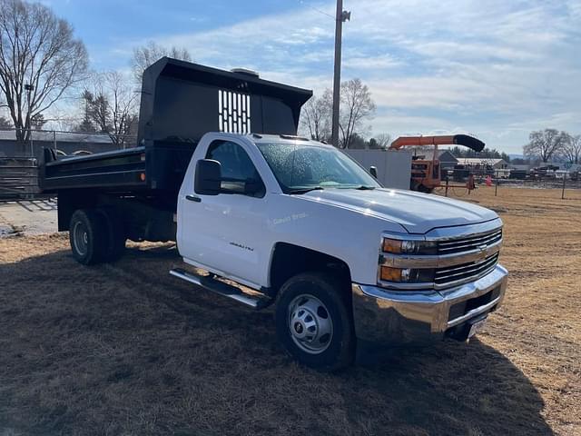 Image of Chevrolet 3500HD equipment image 2