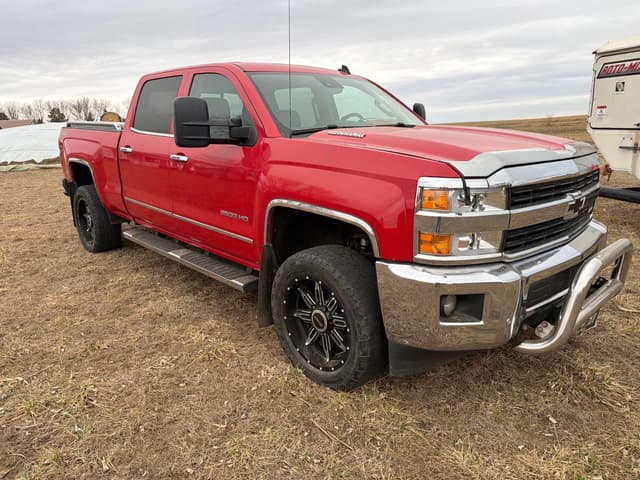 Image of Chevrolet 2500HD equipment image 2