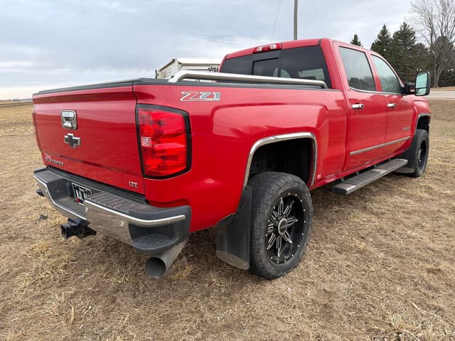 Image of Chevrolet 2500HD equipment image 3