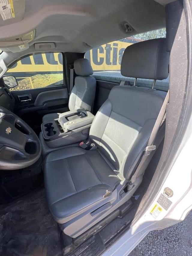 Image of Chevrolet 1500 equipment image 4