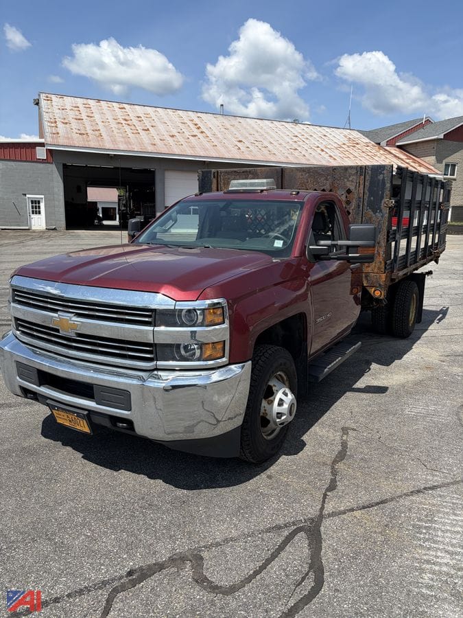 2015 Chevrolet 3500HD Equipment Image0