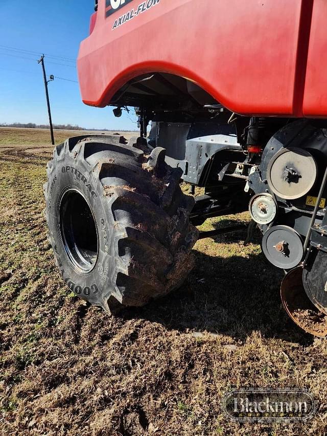 Image of Case IH 8240 equipment image 2