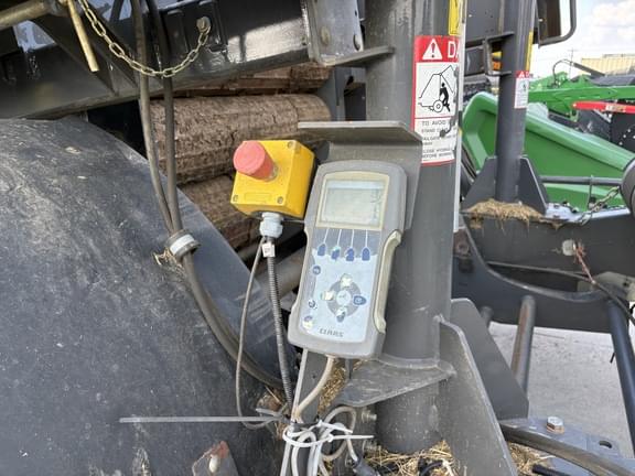 Image of CLAAS Rollant 455 equipment image 4