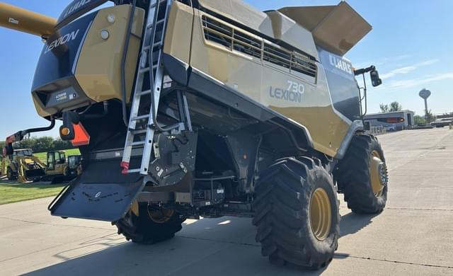 Image of CLAAS Lexion 730 equipment image 4