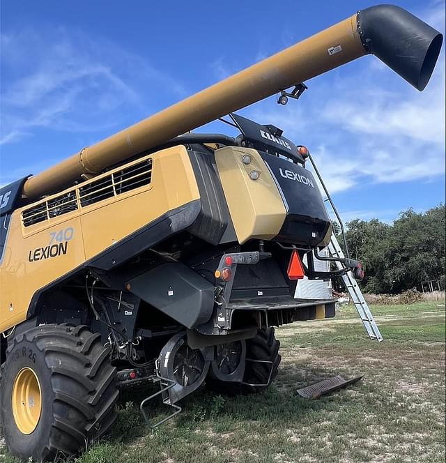 Image of CLAAS LEXION 740 equipment image 4