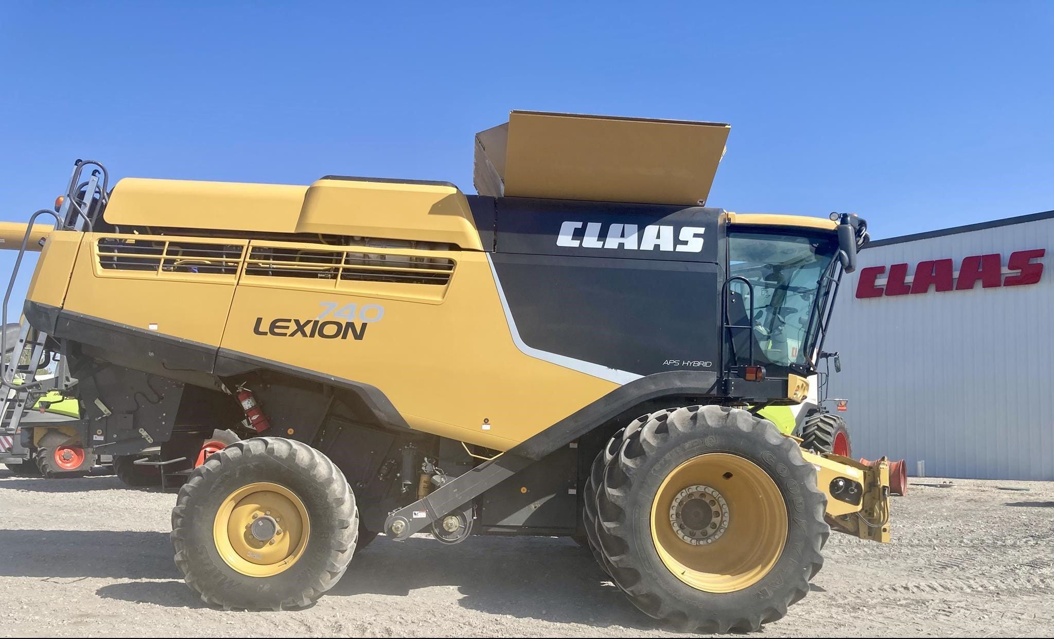 Main image CLAAS LEXION 740