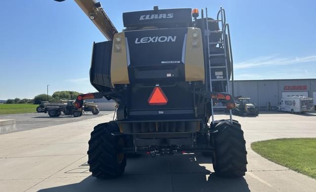 Image of CLAAS LEXION 740TT equipment image 3