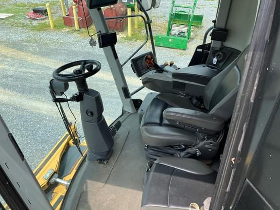 Image of CLAAS Lexion 730 equipment image 4